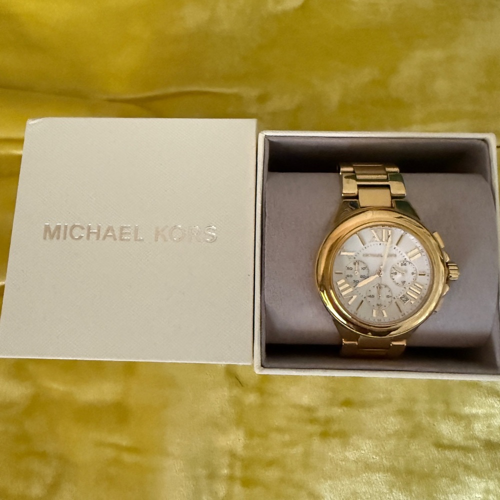 Never worn New Michael Kors watch. Gold tone - Picture 2 of 2